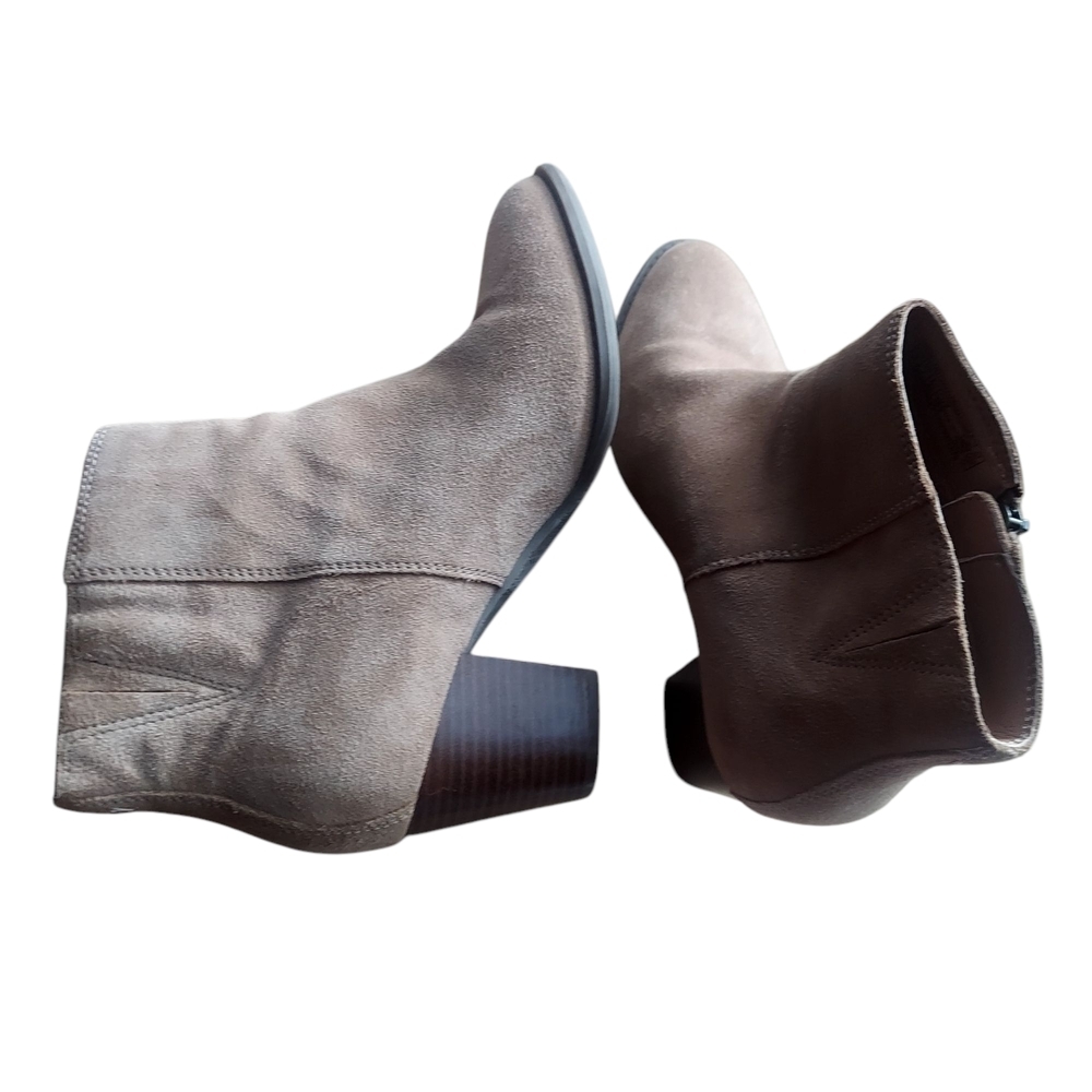 Vionic‎ Tan Ankle Booties with Suede Finish 8 - Picture 3 of 13